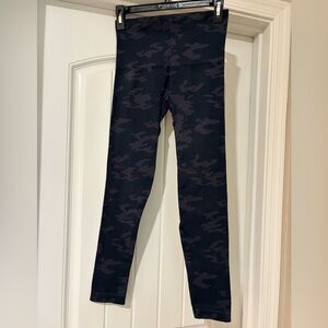 SPANX Camo High Rise Shaping Leggings Size Medium Sculpting Athleisure